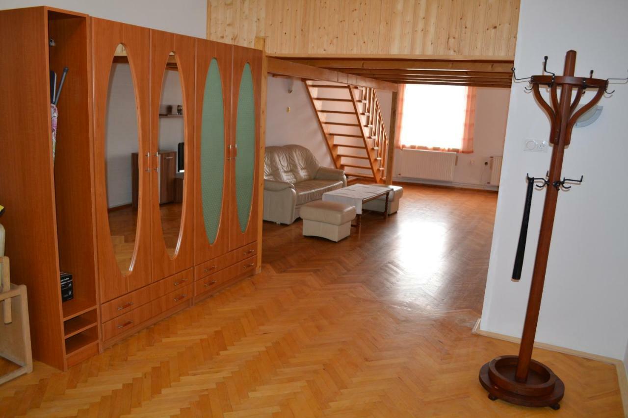 Rajczi 2 Apartman Appartamento Mohács Esterno foto